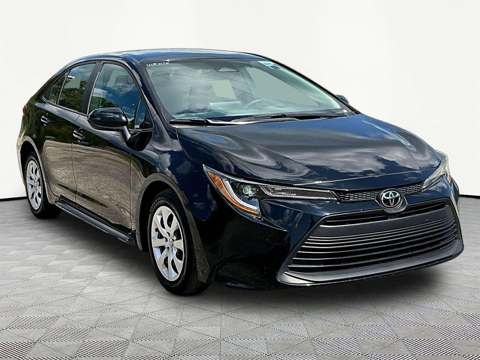 Used 2025 Toyota Corolla LE FWD image 3