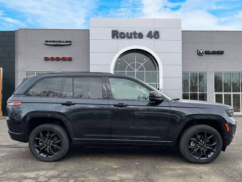 Used 2023 Jeep Grand Cherokee 30th Anniversary image 6