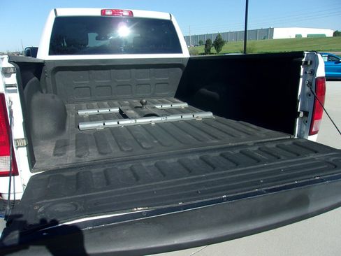 Used 2015 RAM 2500 Tradesman w/ Chrome Appearance Group AWD/4WD image 10