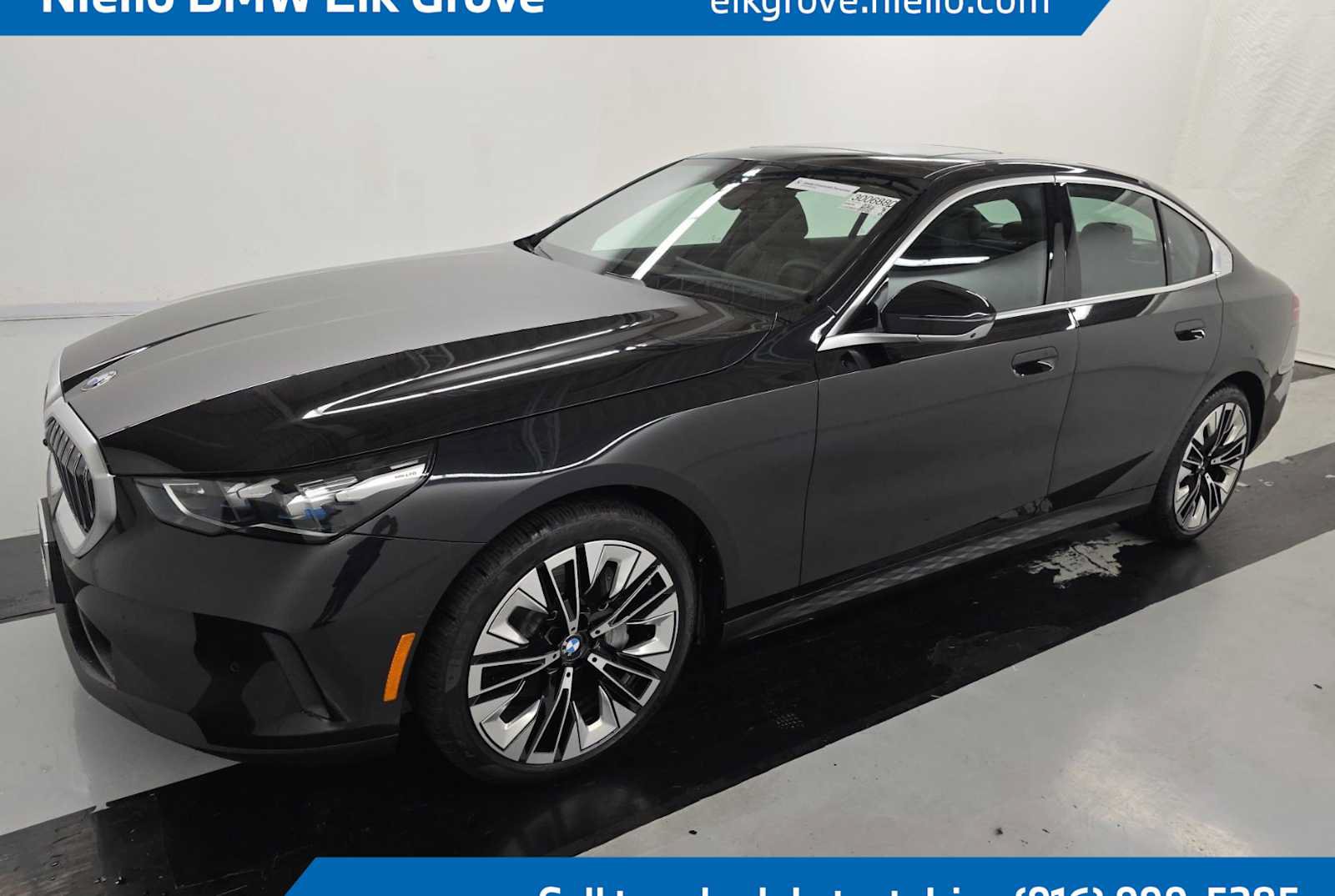 Used 2025 BMW 540i xDrive w/ Premium Package AWD/4WD image 1