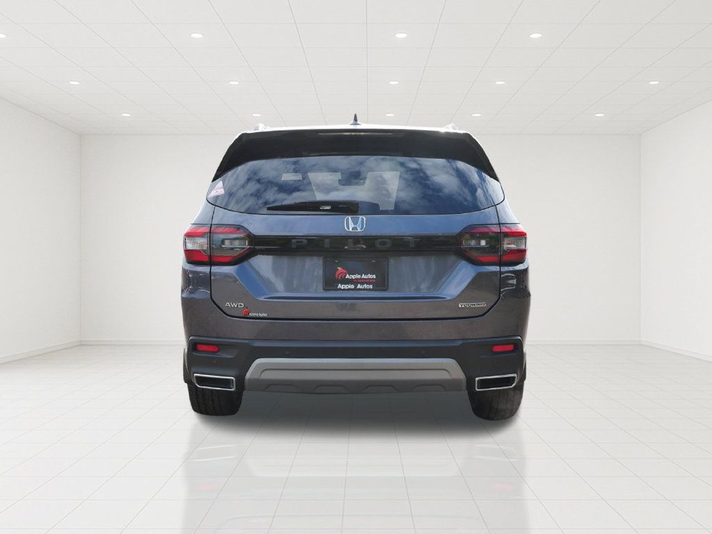 Used 2024 Honda Pilot Touring image 5