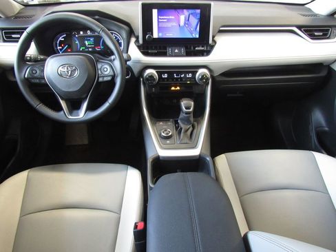 Used 2025 Toyota RAV4 XLE Premium image 32