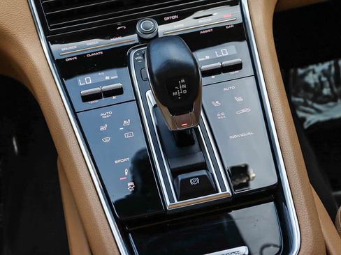 Used 2017 Porsche Panamera 4 AWD/4WD image 19