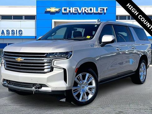 Used 2022 Chevrolet Suburban High Country image 3
