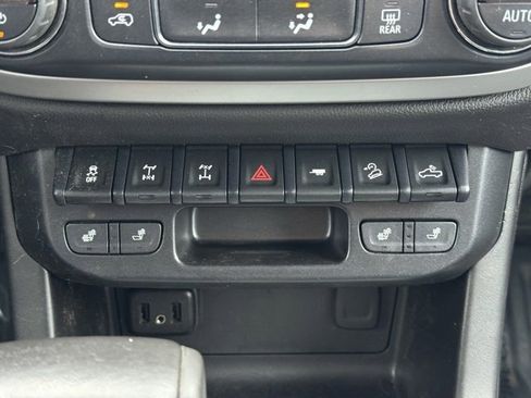 Used 2019 Chevrolet Colorado ZR2 image 12