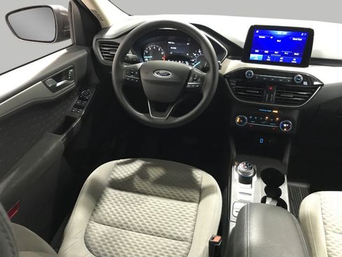 Used 2020 Ford Escape SE image 6