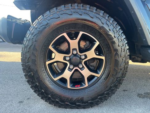 Used 2020 Jeep Wrangler Unlimited Sahara image 13