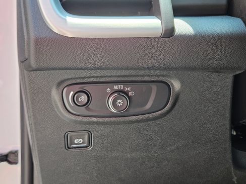 Used 2024 GMC Terrain SLE AWD/4WD image 19
