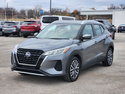 Used 2024 Nissan Kicks SV image 3