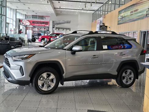 Used 2024 Toyota RAV4 XLE AWD/4WD image 18