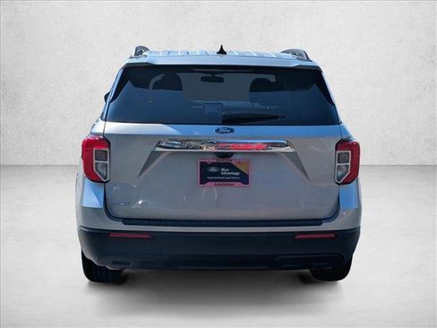 Certified 2023 Ford Explorer XLT image 7