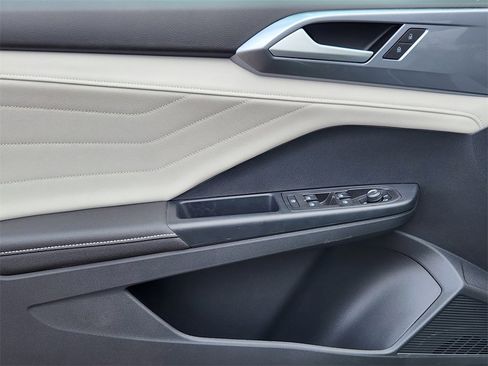 New 2025 Volkswagen Taos SEL image 3