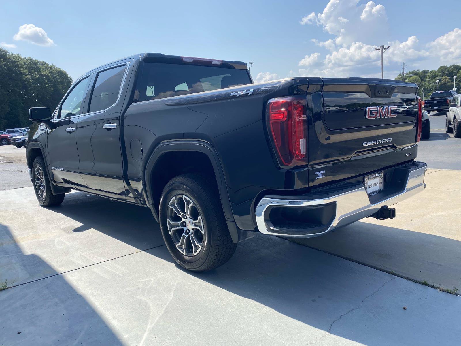 Used 2025 GMC Sierra 1500 SLT AWD/4WD image 9