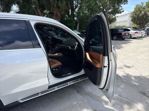 Used 2019 BMW X5 xDrive50i w/ Executive Package AWD/4WD image 14
