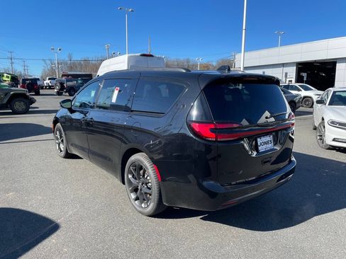 New 2026 Chrysler Pacifica Select w/ S Appearance Package FWD image 4