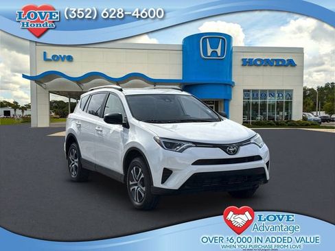 Used 2017 Toyota RAV4 LE image 1