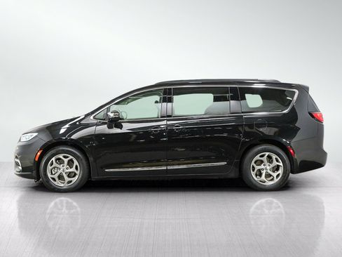 Used 2023 Chrysler Pacifica Limited FWD image 2
