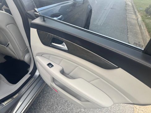 Used 2014 Mercedes-Benz CLS 550 w/ Premium 1 Package image 29