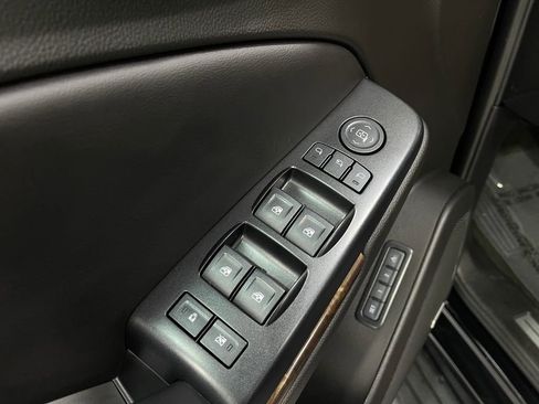 Used 2017 Chevrolet Suburban LT image 15