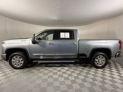 Used 2025 Chevrolet Silverado 3500 High Country w/ Technology Package image 3