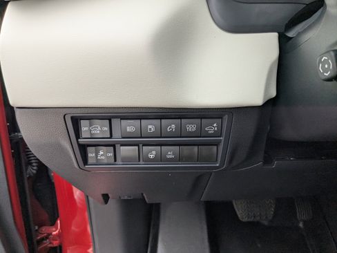 Used 2025 Toyota Sequoia Capstone AWD/4WD image 17