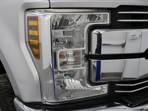 Used 2018 Ford F250 Lariat w/ Chrome Package image 20