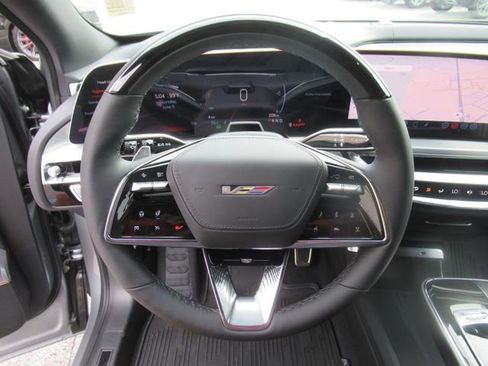 New 2026 Cadillac Lyriq V image 18