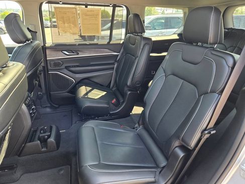 Used 2022 Jeep Grand Cherokee L Limited w/ Luxury Tech Group II AWD/4WD image 32