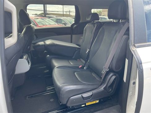 Used 2024 Kia Carnival LX image 12