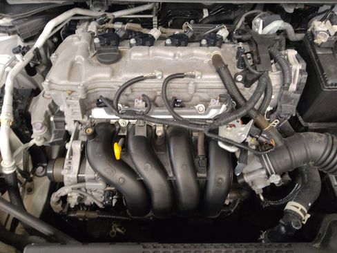 Used 2021 Toyota Corolla LE image 30