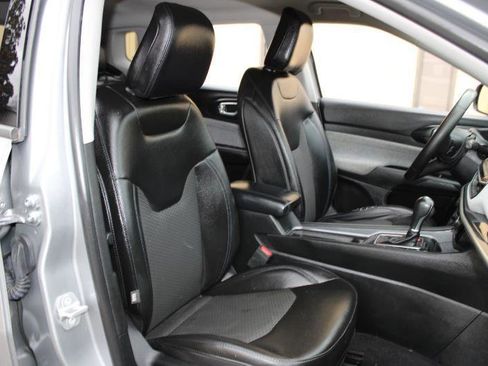 Used 2022 Jeep Compass Latitude FWD image 11
