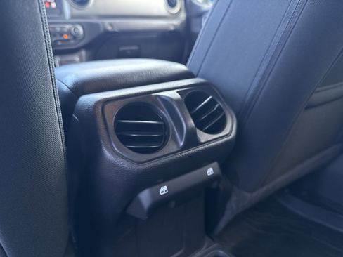 Used 2021 Jeep Gladiator Sport image 25