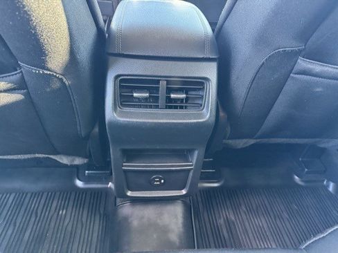 Used 2021 Ford Edge SE image 24