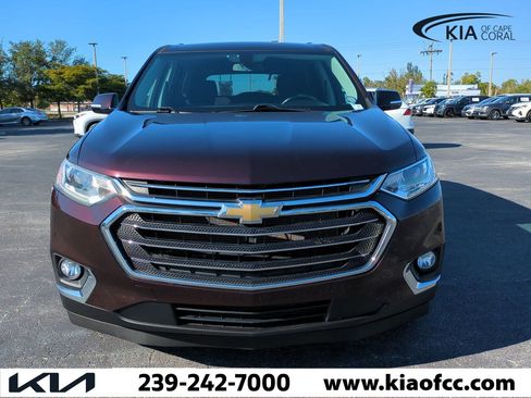 Used 2021 Chevrolet Traverse LT image 3