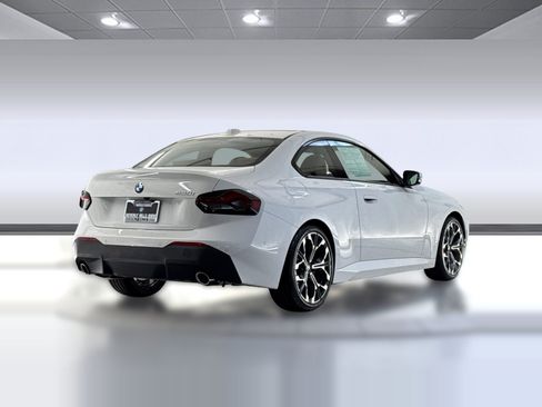 Used 2025 BMW 230i Coupe w/ Convenience Package RWD image 9
