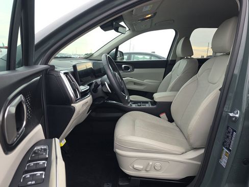 Used 2025 Kia Sorento EX AWD/4WD image 5