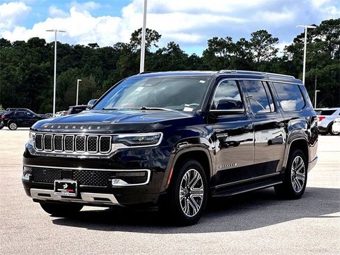 Used 2024 Jeep Wagoneer L Series II w/ Flexible Seating Group image 4