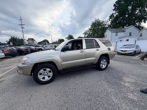 Used 2004 Toyota 4Runner SR5 AWD/4WD image 34