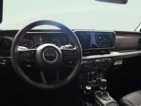 Used 2025 Jeep Wrangler Unlimited Rubicon image 22