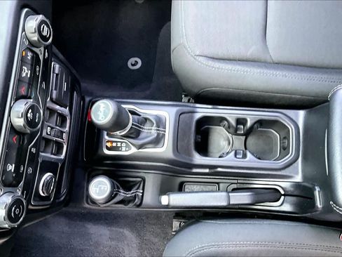Used 2019 Jeep Wrangler Unlimited Sahara AWD/4WD image 16