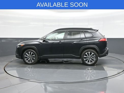 Used 2025 Toyota Corolla Cross XLE AWD/4WD image 4