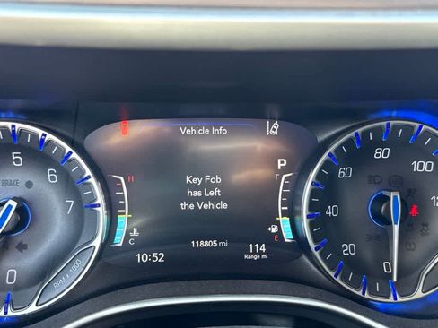 Used 2022 Chrysler Pacifica Touring-L FWD image 15