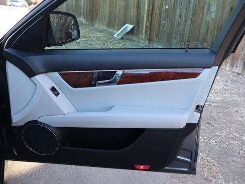 Used 2009 Mercedes-Benz C 300 4MATIC Sedan image 26