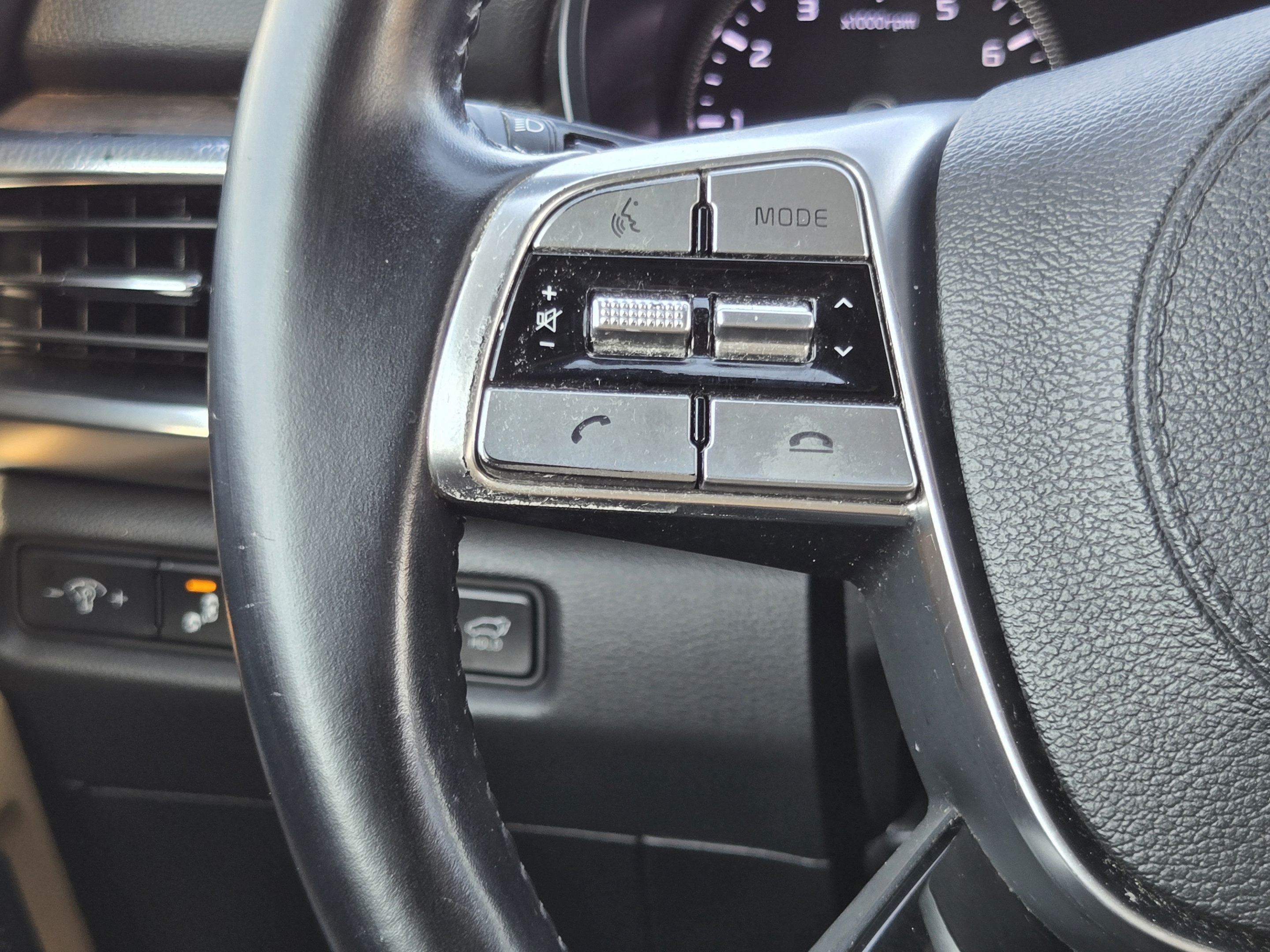 Used 2020 Kia Telluride SX w/ Towing Package FWD image 23