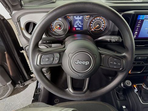 Used 2024 Jeep Gladiator Sport AWD/4WD image 12
