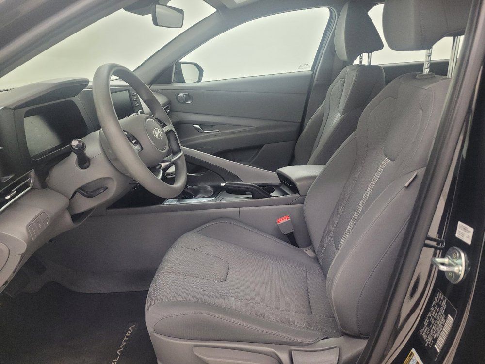 Used 2024 Hyundai Elantra SE FWD image 17