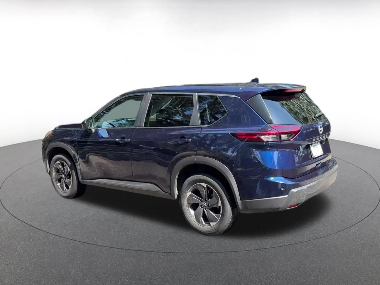 Used 2025 Nissan Rogue SV FWD image 9