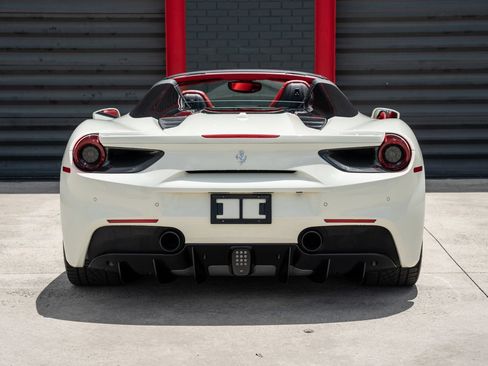Used 2018 Ferrari 488 Spider RWD image 4