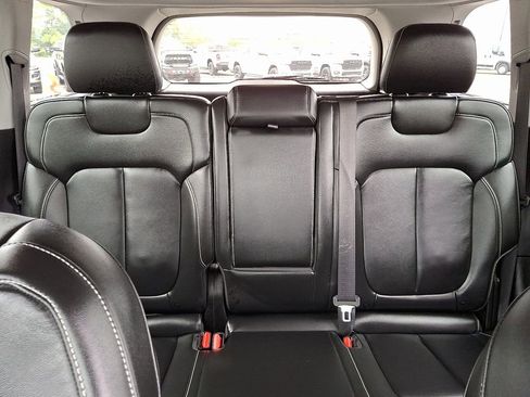 Used 2022 Jeep Grand Cherokee Limited image 20