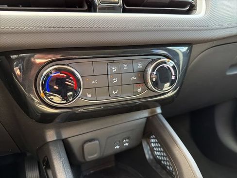 Used 2024 Chevrolet TrailBlazer LT w/ LT Cold Weather Package AWD/4WD image 18